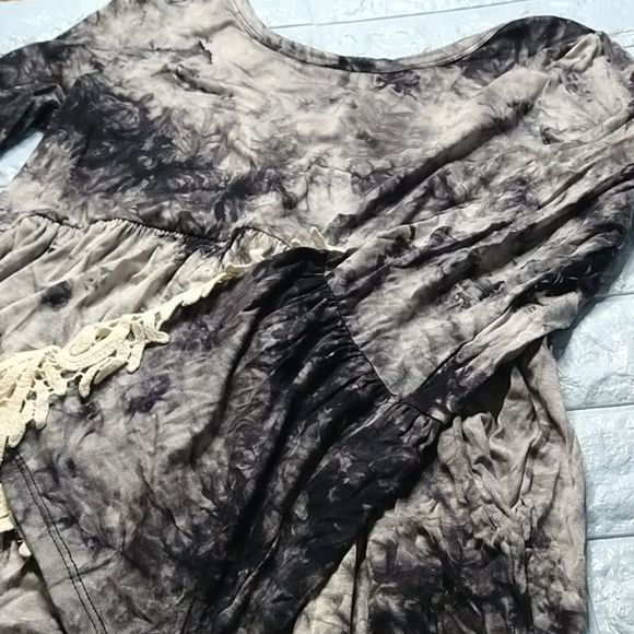 Black Tie-dye Lace Detail Top Long Flare Sleeve Cross Back Tunic - Picture 8 of 10